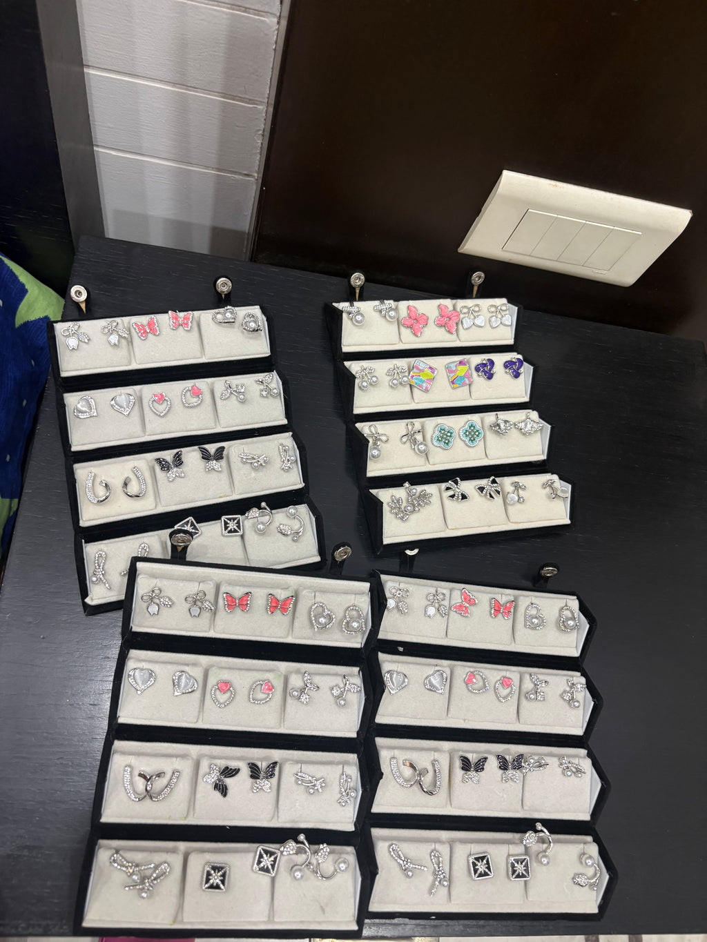Earrings box
