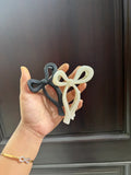 Bow claw clip